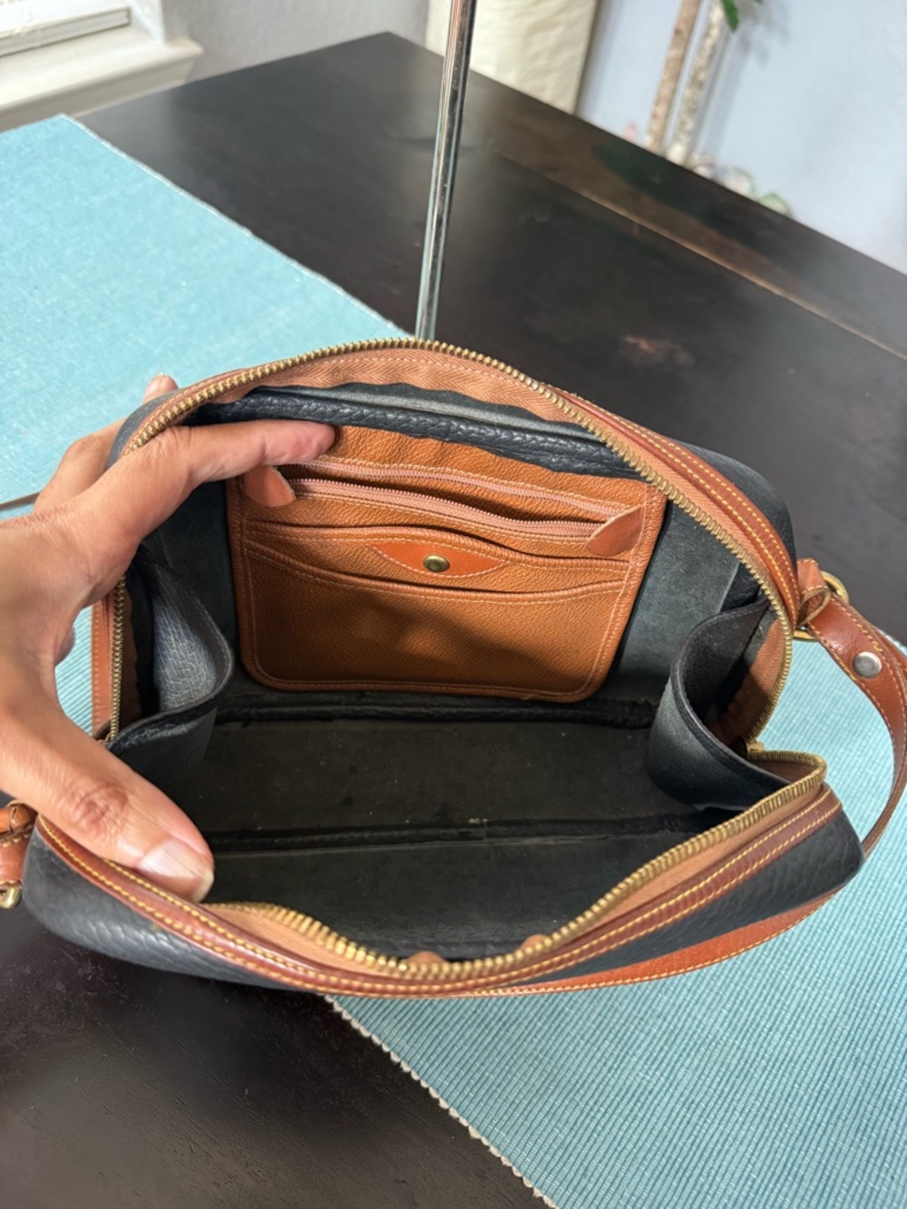 Vintage Dooney & Bourke Black Pebbled Leather Crossbody Bag - Picture 6 of 12